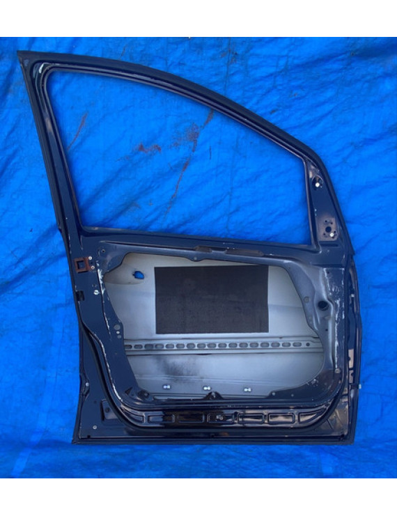 Porta Dianteira Esquerda Mercedes B200 2005 A 2011 Detalhe Dianteira Esquerdo Preto