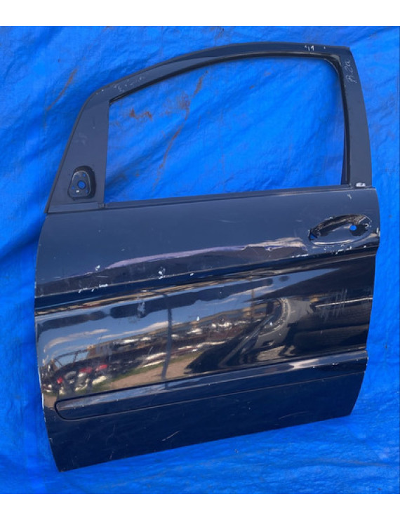 Porta Dianteira Esquerda Mercedes B200 2005 A 2011 Detalhe Dianteira Esquerdo Preto
