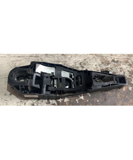 Suporte Maçaneta Dianteira Esquerda Peugeot 3008 2019 Preto