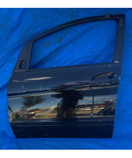 Porta Dianteira Esquerda Mercedes B200 2005 A 2011 Detalhe Dianteira Esquerdo Preto