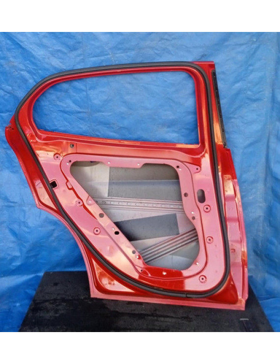 Porta Traseira Esq Mercedes Gla200 2014 2015 2016 2017 2018 Vermelho