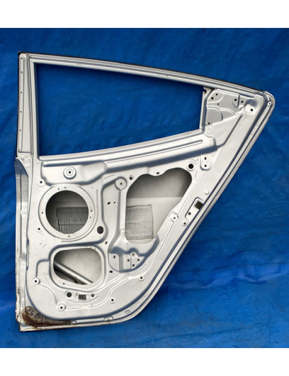 Porta Traseira Direita Veloster 2011 A 2018 / Recuperada Traseira Direita Prateado