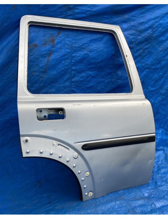 Porta Traseira Direita Freelander 1 2001 - 2006 Detalhes Traseira Direita Prateado
