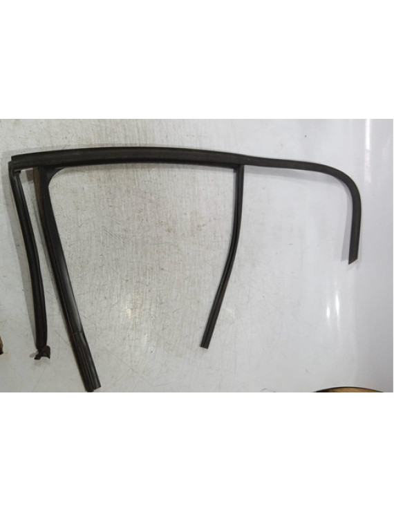 Moldura Porta Traseira Esquerda Central Bmw 135i 2015
