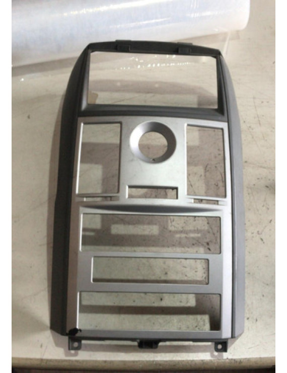 Moldura Console Central Town & Country 2008 - 2010 Prata/preto
