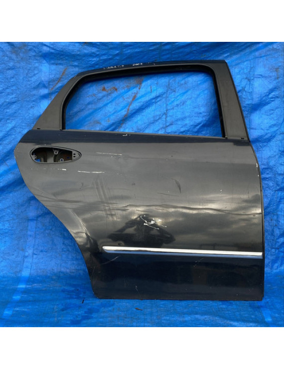 Porta Traseira Direita Fiat Linea 2009 A 2016 / Detalhe Traseira Direita Preto