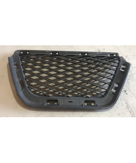 Grade Central Parachoque Direito Pajero Tr4 2010 - 2012 Preto Direito Grade Central Parachoque Direito Pajero Tr4 2010 - 2012 Preto Direito