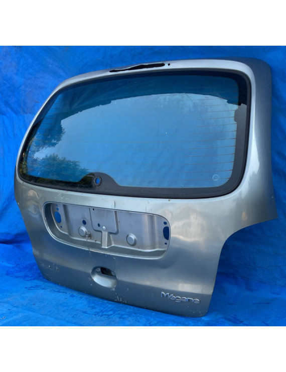 Tampa Traseira Megane 1999 A 2005 / Detalhes Prateado