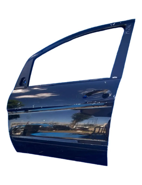 Porta Dianteira Esquerda Mercedes B200 2005 A 2011 Detalhe Dianteira Esquerdo Preto