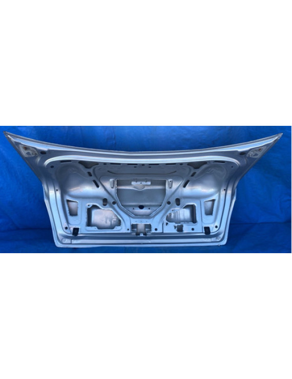 Tampa Traseira Audi A4 Sedan 1996 A 1999 / Detalhes Prateado