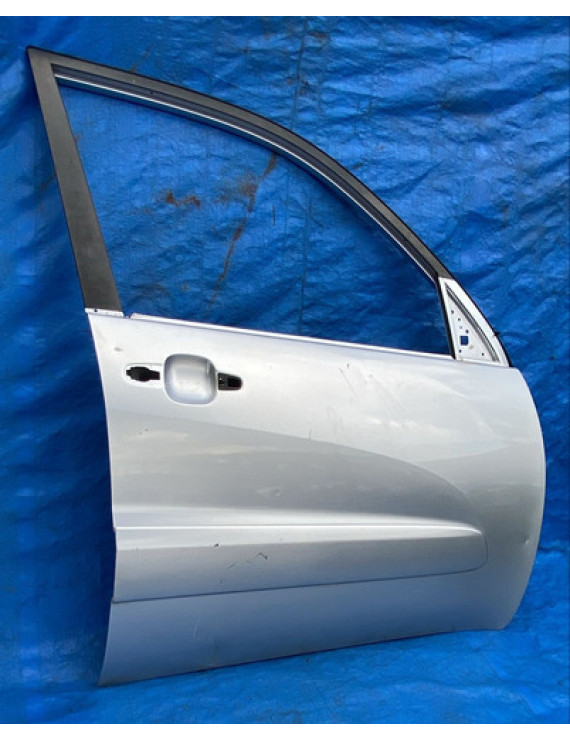 Porta Dianteira Direita Rav4 2000 Á 2005 / Detalhes Dianteira Direita Prateado