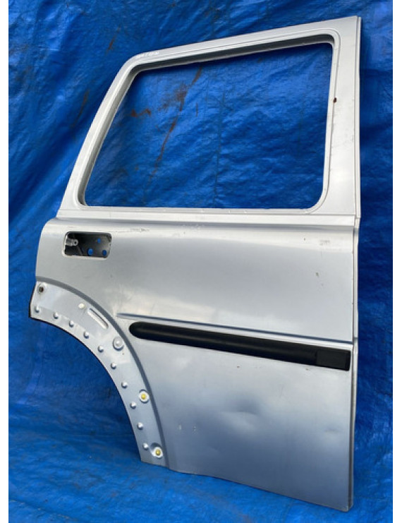 Porta Traseira Direita Freelander 1 2001 - 2006 Detalhes Traseira Direita Prateado