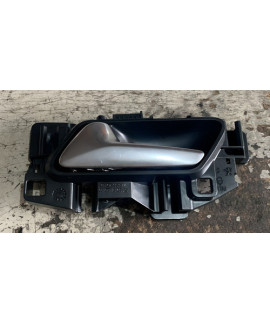 Maçaneta Interna Dianteira Esquerda Peugeot 3008 2019 Dianteira Maçaneta Interna Dianteira Esquerda Peugeot 3008 2019 Dianteira