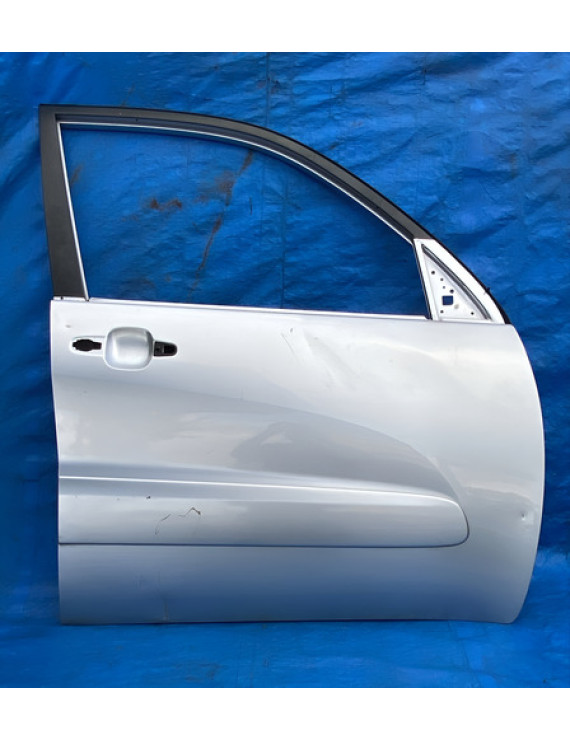 Porta Dianteira Direita Rav4 2000 Á 2005 / Detalhes Dianteira Direita Prateado