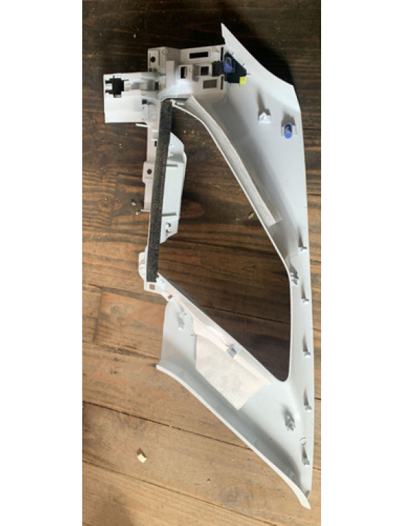 Acabamento Vidro Fixo Traseiro Direito Peugeot 3008 2019