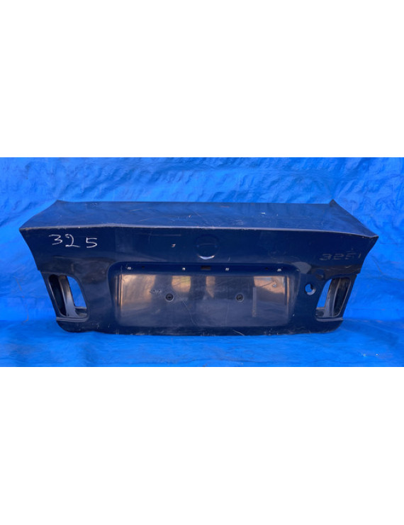 Tampa Traseira Sedan Bmw 325i 1999 A 2005 / Detalhe Preto