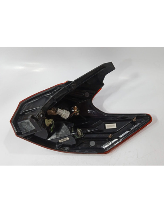 Lanterna Esquerda Kicks 2016 2017 2018 2019 2020 Esquerdo/motorista Vermelho