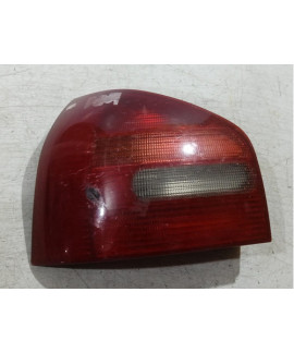 Lanterna Esquerda Audi A3 1996 1997 1998 1999    Esquerdo Vermelho