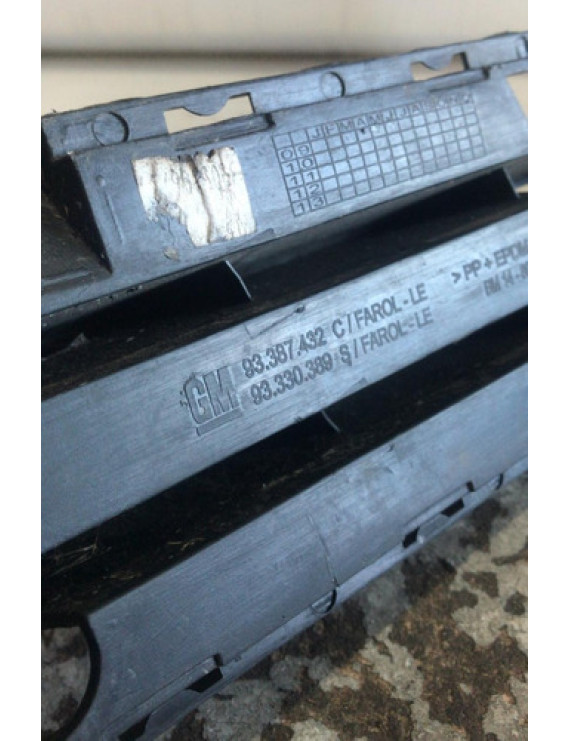 Moldura Farol De Milha Lado Esquerdo Astra 2003 - 2011 Preto