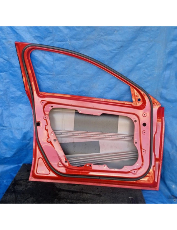Porta Dianteira Esq Mercedes Gla200 2014 2015 2016 2017 2018 Vermelho
