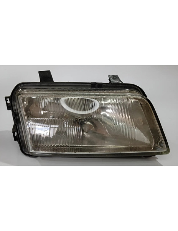 Farol Direito Audi A4 1997 / Detalhe Direito/passageiro