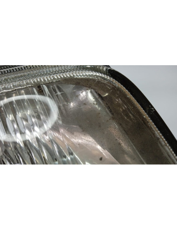 Farol Direito Audi A4 1997 / Detalhe Direito/passageiro