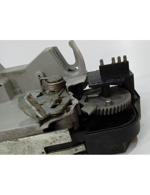Fechadura Traseira Esquerda Peugeot 307 2009 Detalhe
