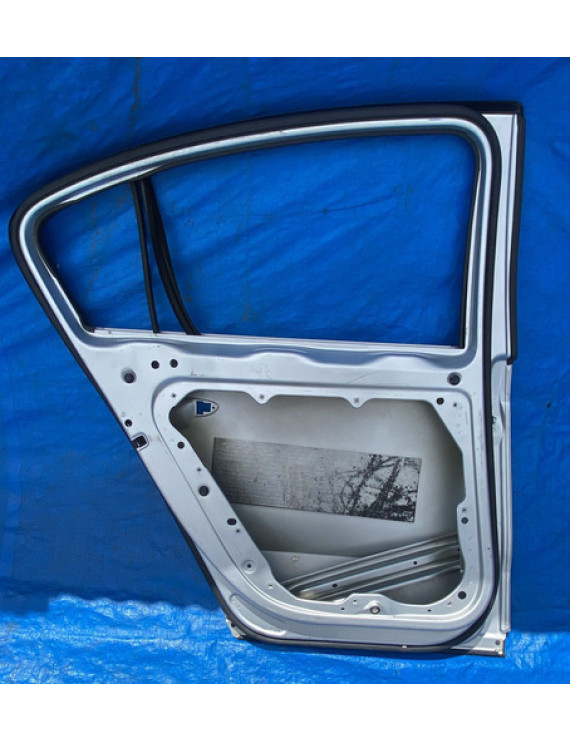 Porta Traseira Esquerda Passat 2005 A 2009 / Detalhe Traseira Esquerda Prateado