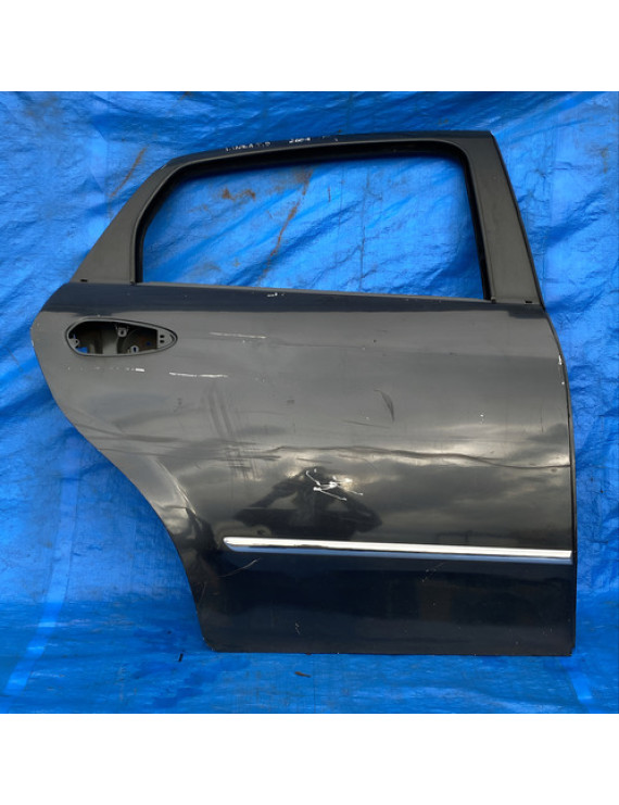 Porta Traseira Direita Fiat Linea 2009 A 2016 / Detalhe Traseira Direita Preto