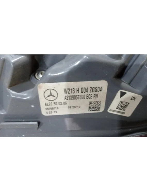 Lanterna Direita Mercedes E200 E300 E320 E350 2016 - 2020 Direito/passageiro Vermelho