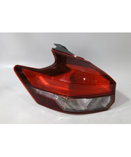 Lanterna Esquerda Kicks 2016 2017 2018 2019 2020 Esquerdo/motorista Vermelho