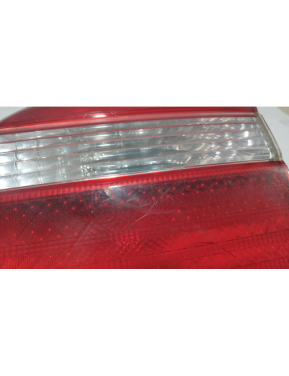 Lanterna Direita Tampa Corolla 1999 2000 2001 2002 Direito/passageiro Vermelho