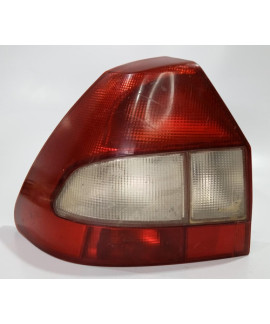 Lanterna Esquerda Ford Fiesta Sedan 2000 - 2004 Esquerdo/motorista Vermelho