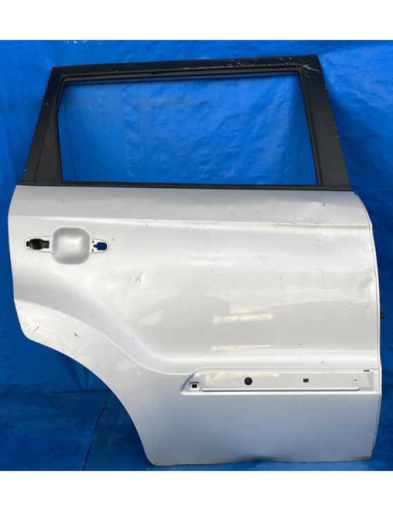 Porta Traseira Direita Kia Soul 2008 - 2014 / Detalhe  Traseira Direito Prateado