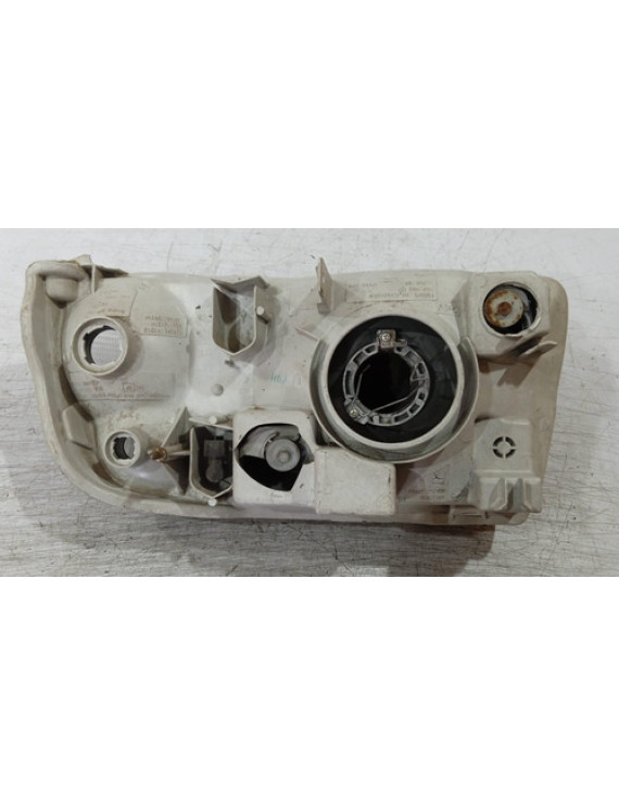 Farol Direito Suzuki Grand Vitara 1999 - 2005 / Detalhe Direito