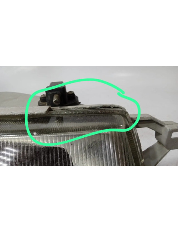 Farol Direto Fiat Tempra 1998  Detalhe Direito