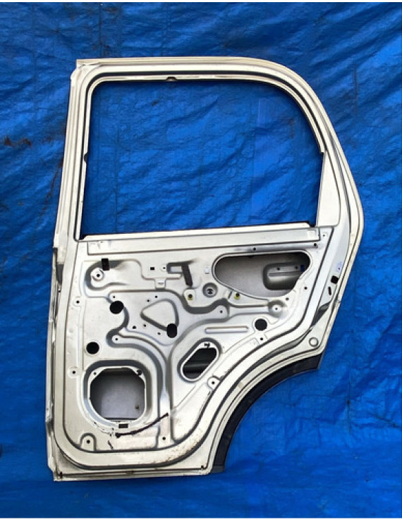 Porta Traseira Direita Daihatsu Terius 2001 A 2005 / Detalhe Traseira Direita Prateado