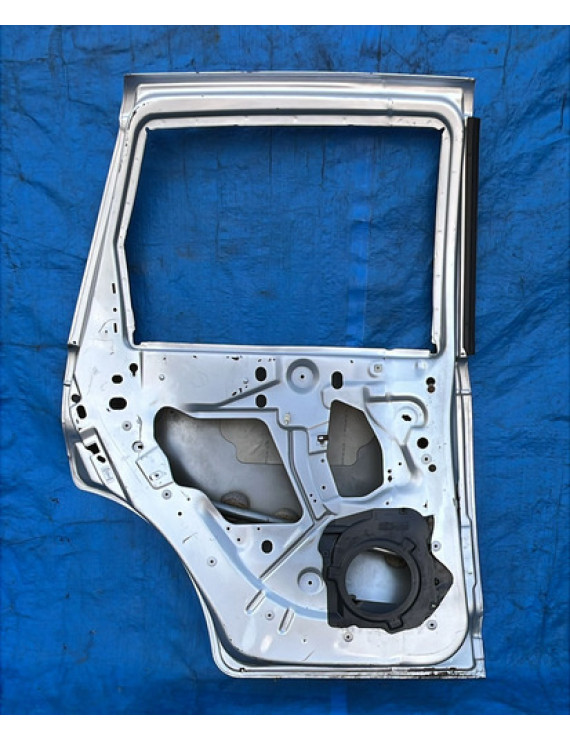Porta Traseira Esquerda Pt Cruiser 2001 A 2010 Detalhe Traseira Esquerdo Prateado