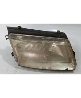 Farol Direito Passat B5 1997 1998 1999 2000 / Detalhe Direito Farol Direito Passat B5 1997 1998 1999 2000 / Detalhe Direito