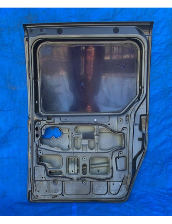 Porta Traseira Direita Kia Carnival 1998 A 2001 Detalhes Traseira Direita Preto