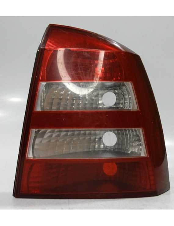 Lanterna Direita Astra Sedan 2003 - 2011 Detalhe Direito/passageiro Vermelho