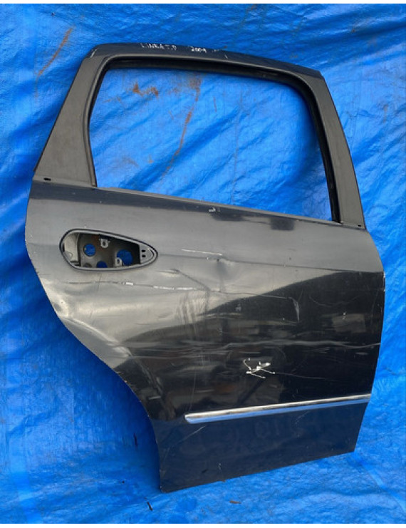 Porta Traseira Direita Fiat Linea 2009 A 2016 / Detalhe Traseira Direita Preto
