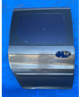 Porta Traseira Direita Kia Carnival 1998 A 2001 Detalhes Traseira Direita Preto