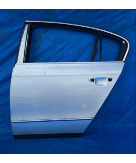 Porta Traseira Esquerda Passat 2005 A 2009 / Detalhe Traseira Esquerda Prateado