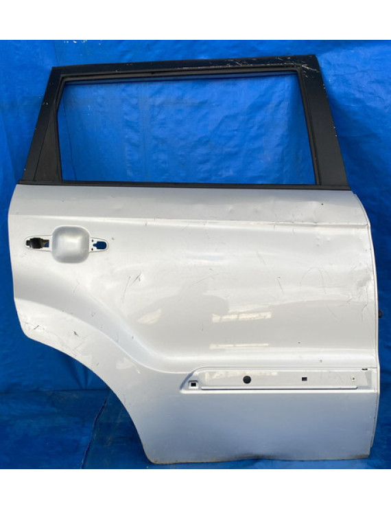 Porta Traseira Direita Kia Soul 2008 - 2014 / Detalhe  Traseira Direito Prateado