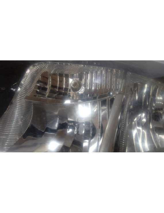 Farol Esquerdo Sandero 2015 - 2020 Detalhe Esquerdo/motorista