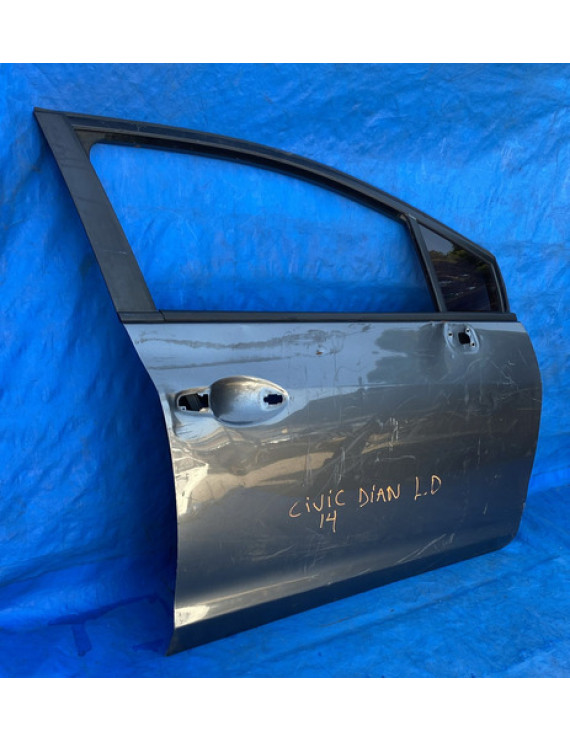 Porta Dianteira Direita Honda Civic 2012 A 2016 / Detalhe Dianteira Direita Cinza