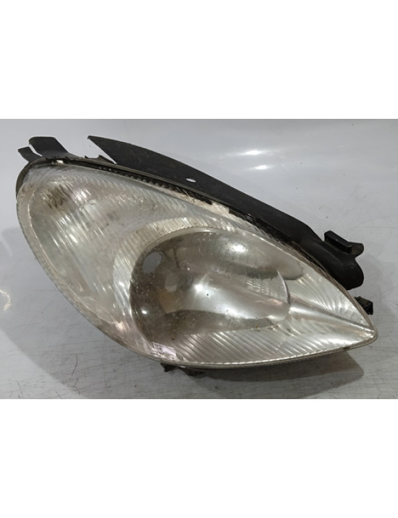 Farol Direito Xsara Picasso 2001 - 2007 / Detalhe Direito