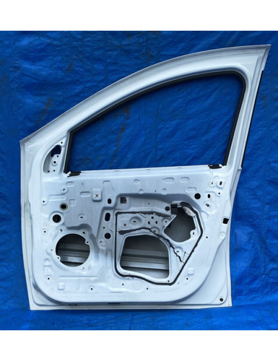 Porta Dianteira Direita Sandero 2014 A 2020 / Detalhe Dianteira Direita Branco