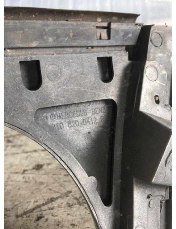 Moldura Esguicho Farol Direito Mercedes E320 1996 Cinza